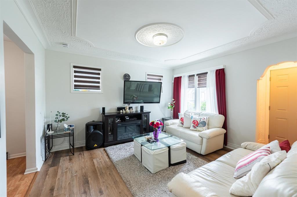 Property Photo:  773 McPhillips Street  MB R2X 2J2 