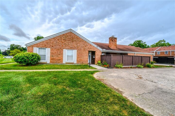 Property Photo: 1411 Williamsburg Court OH 45324