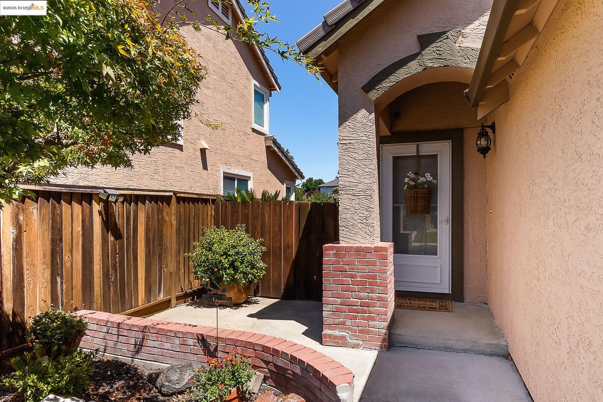Property Photo:  700 Crossridge Ct  CA 94513 
