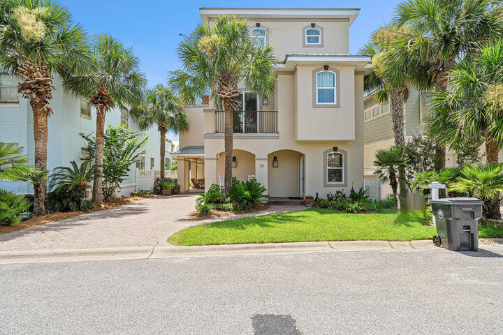 Property Photo: 20 St Francis Drive FL 32550