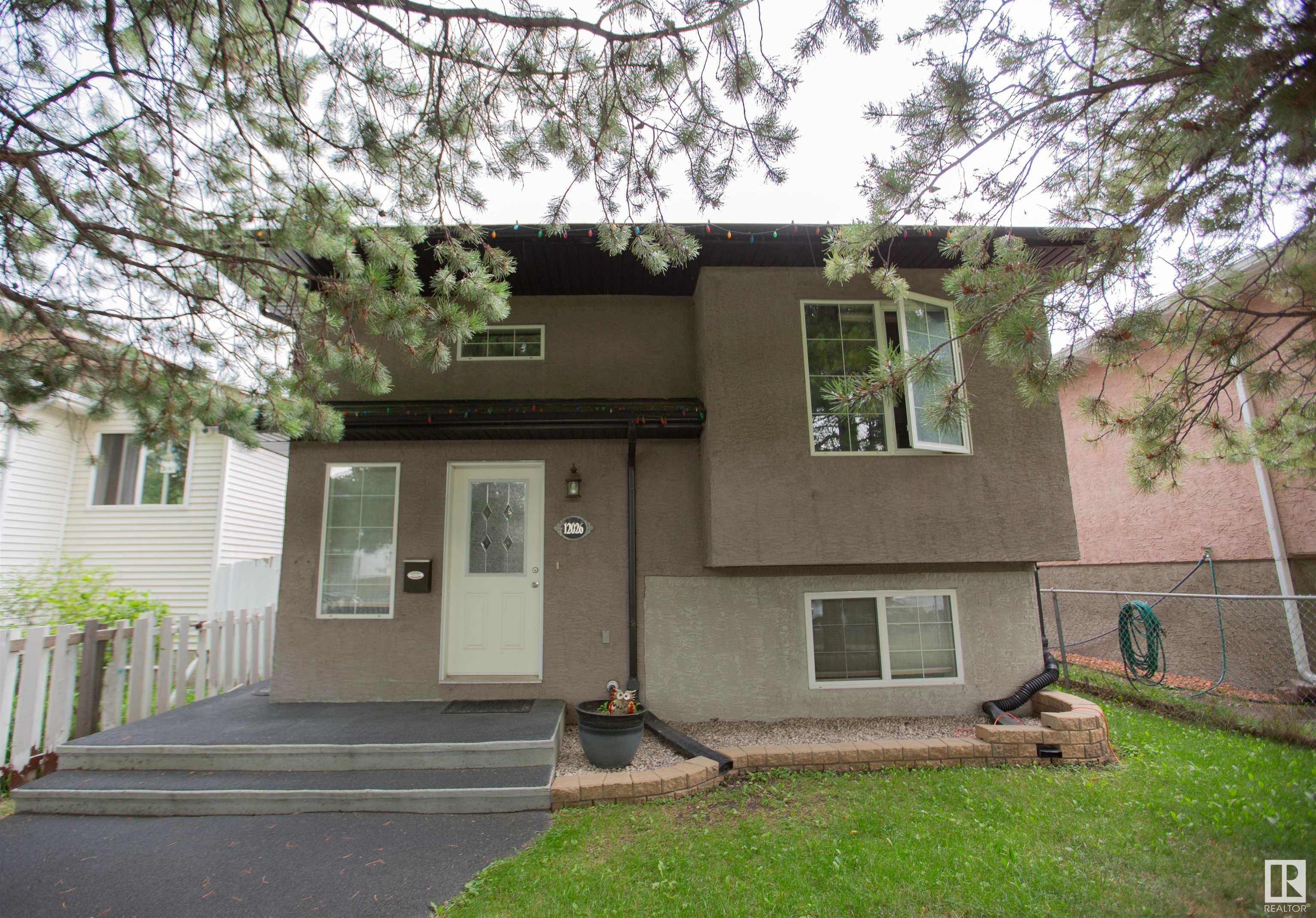 12026 91 Street NW  Edmonton AB T5B 4B8 photo
