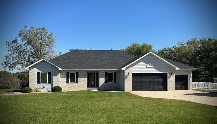 1332 Deercreek  Humboldt IA 50548 photo