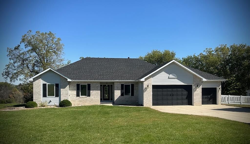 Property Photo: 1332 Deercreek IA 50548