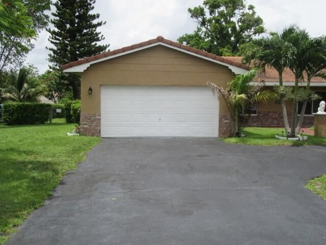 Property Photo: 4100 NW 110th Ave FL 33065