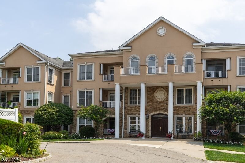 Property Photo:  1111 Clinton Ln 111  NJ 07866 