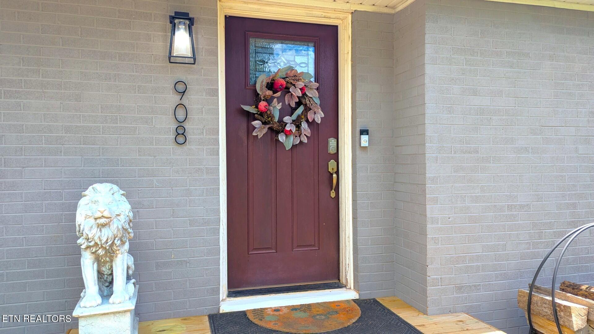 Property Photo: 908 Wedgewood Rd TN 37914