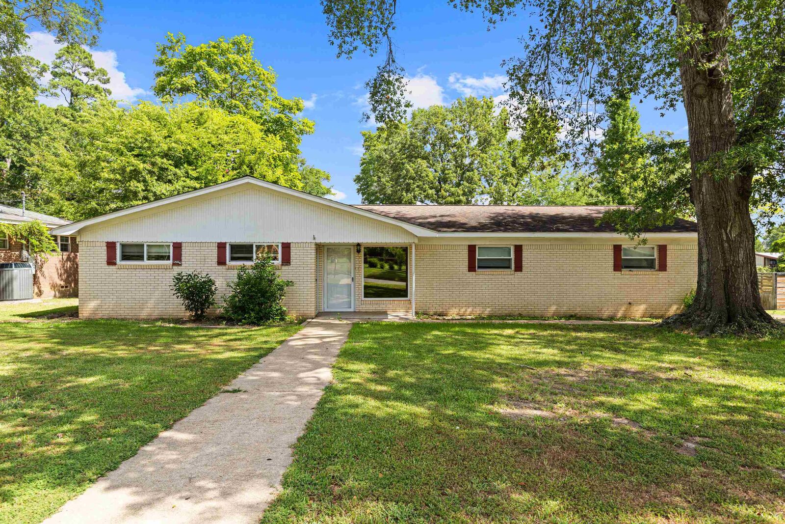 Property Photo: 105 Pruitt Street TX 75652