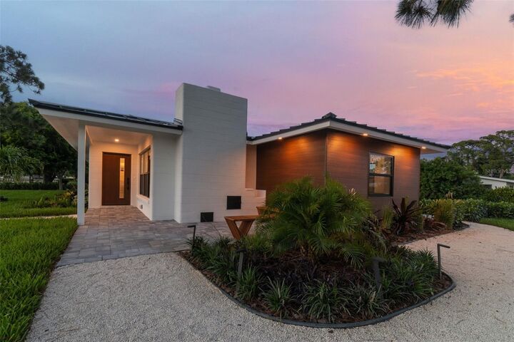 Property Photo:  301 Aurora Street E  FL 34285 