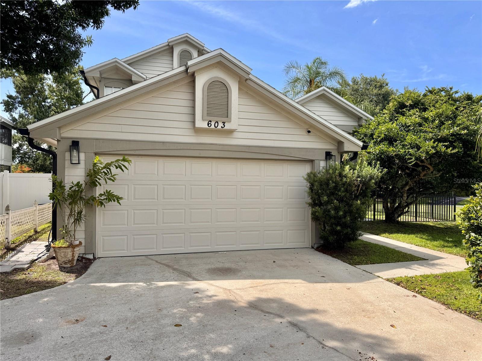 Property Photo: 603 Upperriver Court FL 32828