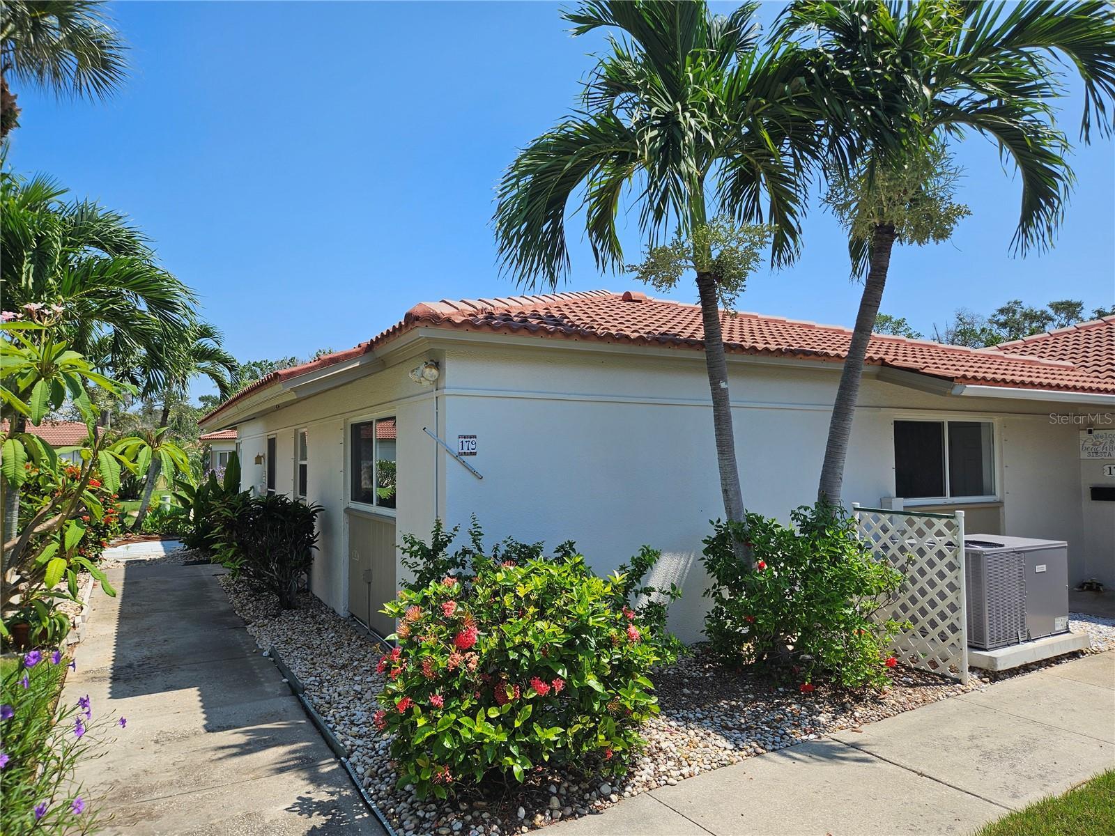 Property Photo:  179 Vista Hermosa Circle 17B  FL 34242 