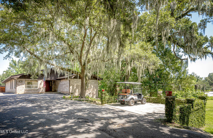 416 Jackson Avenue  Ocean Springs MS 39564 photo