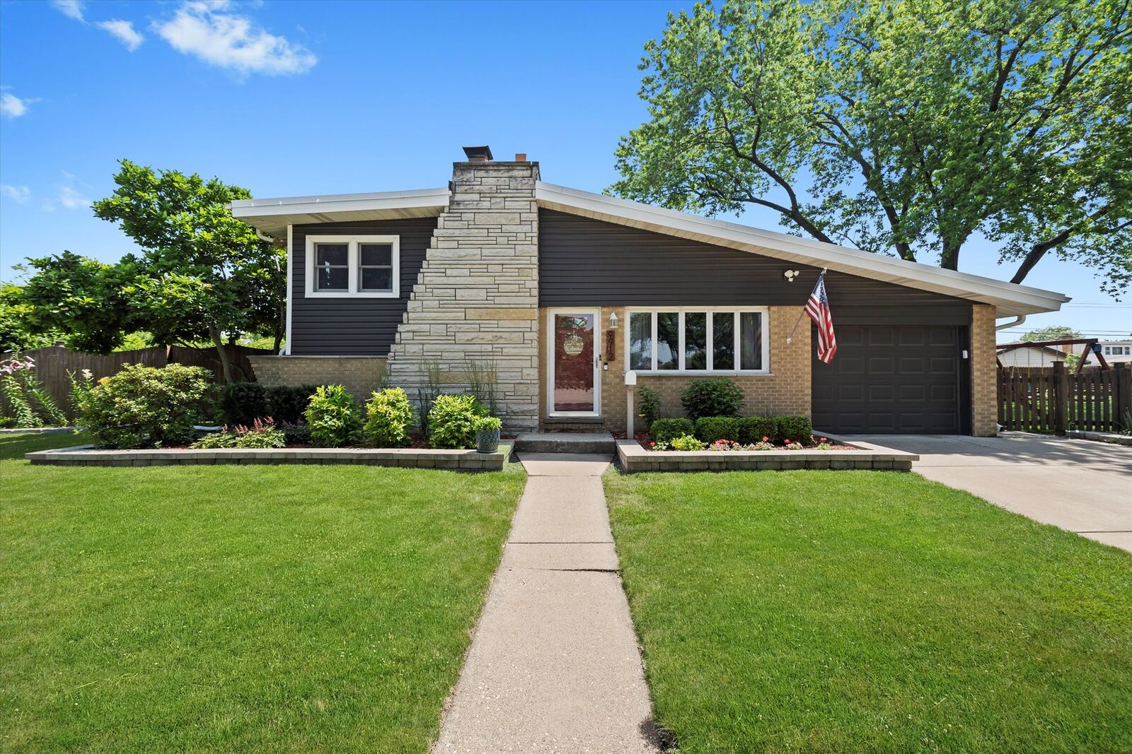 Property Photo: 9912 S Kolmar Avenue IL 60453