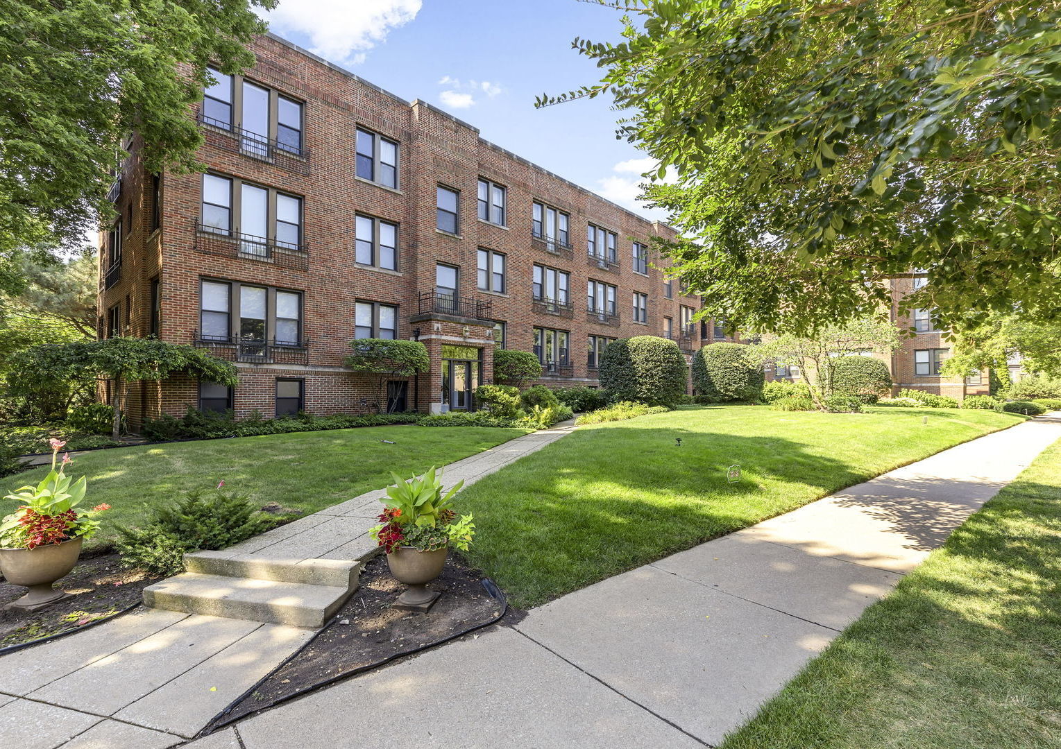 Property Photo: 628 Judson Avenue 3 IL 60202