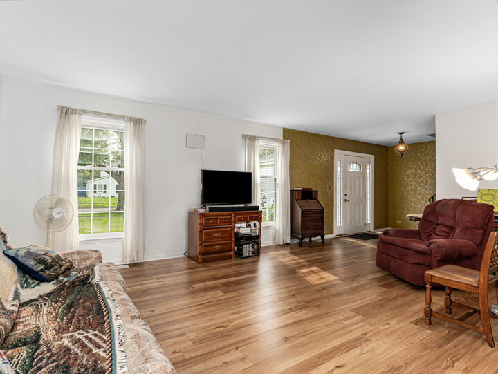 Property Photo:  1012 Apple Lane  IL 60148 