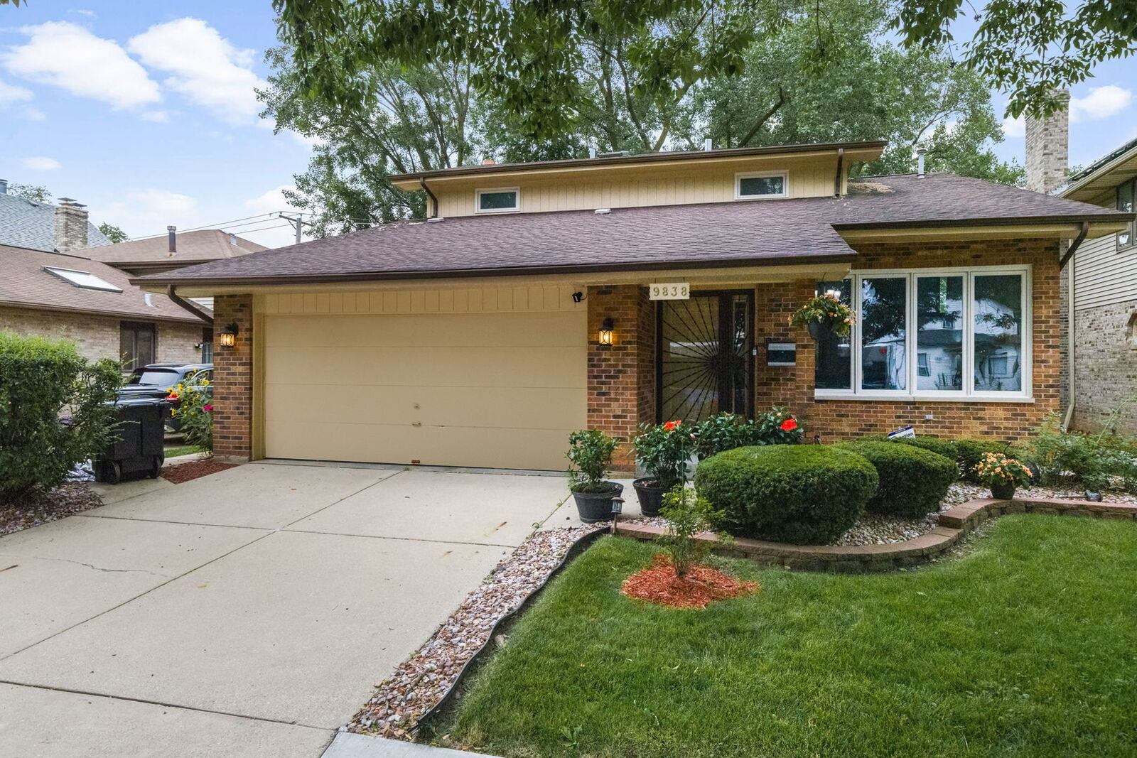 Property Photo: 9838 S Beverly Avenue IL 60643