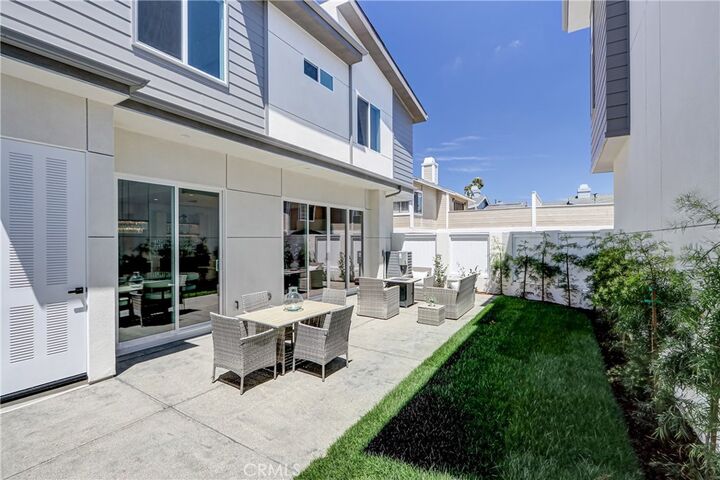 Property Photo:  2006 Belmont Lane A  CA 90278 