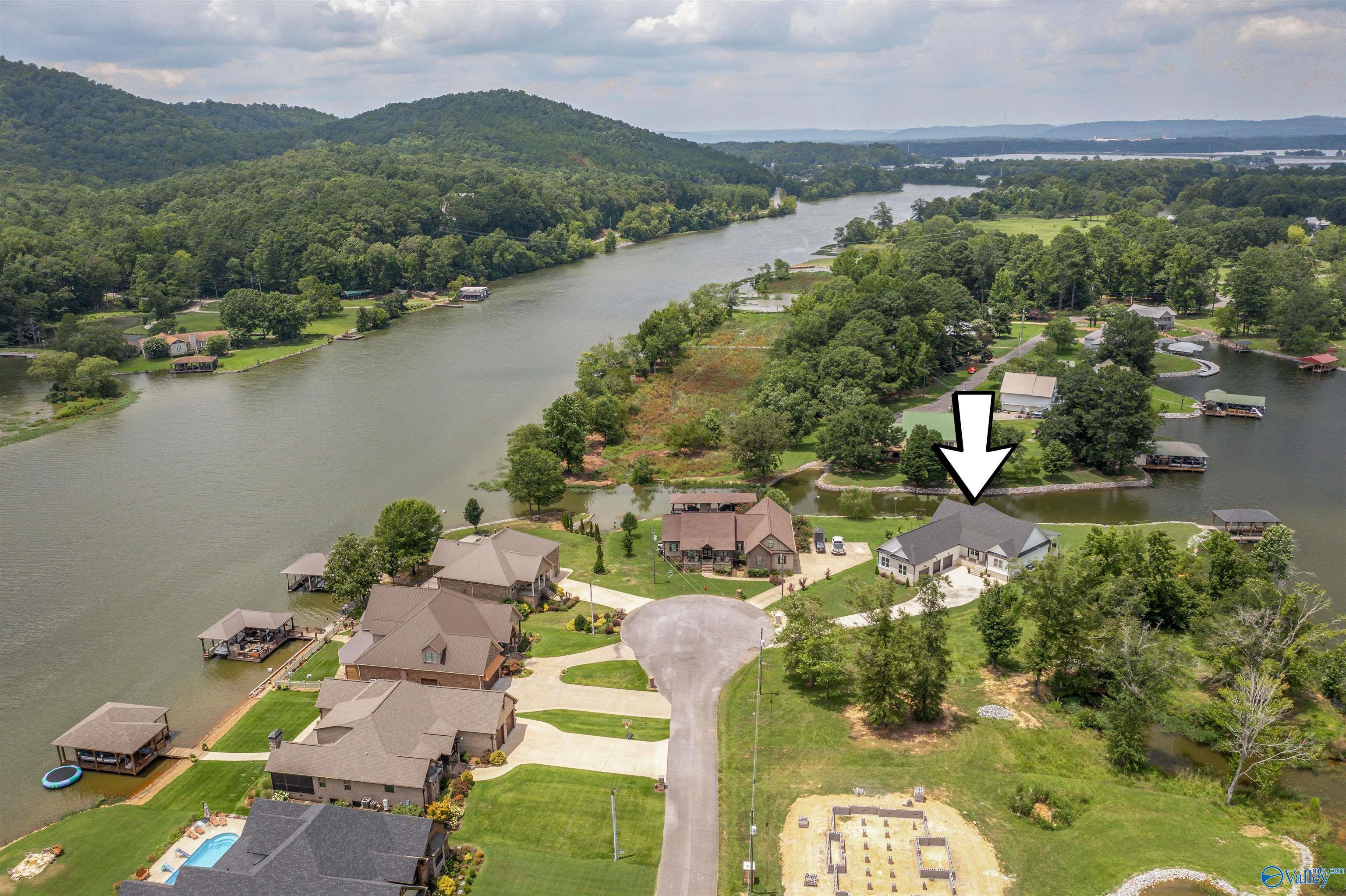 Property Photo: 312 Camden Cove Point AL 35903