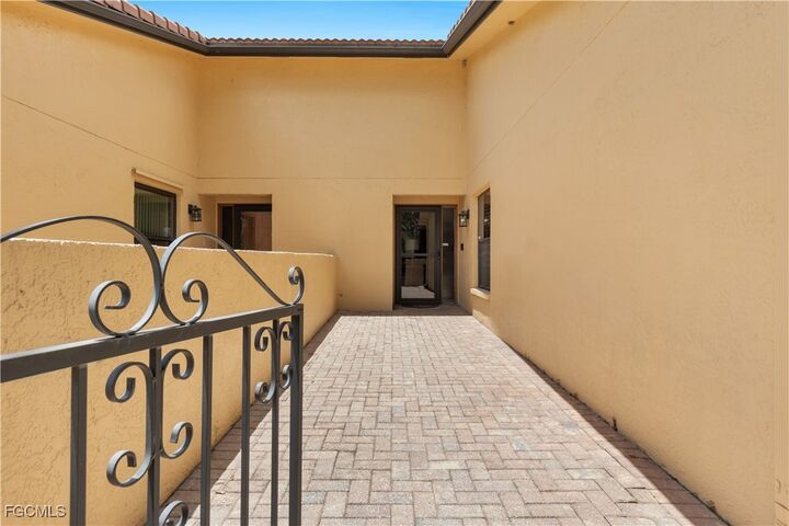 Property Photo: 5282 Concord Way FL 33907