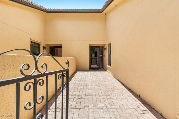 Property Photo: 5282 Concord Way FL 33907