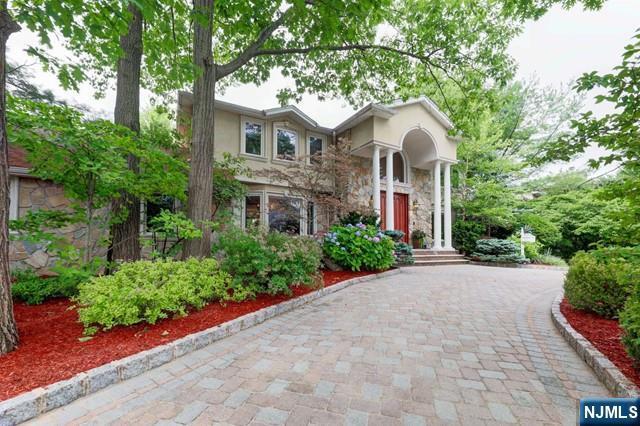 38 Roslyn Avenue  Englewood Cliffs NJ 07632 photo