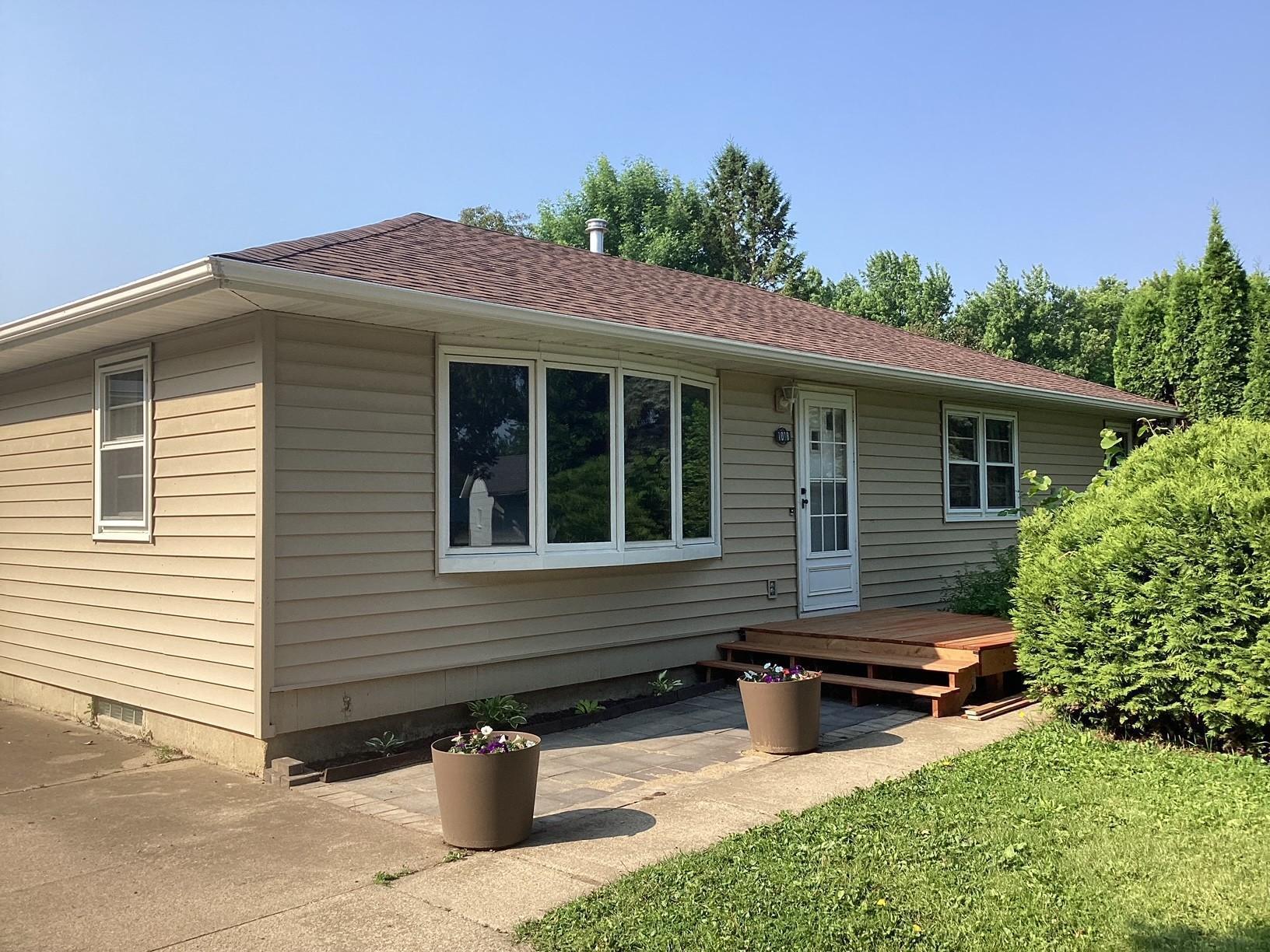 Property Photo: 1018 Crestview Road MN 56007