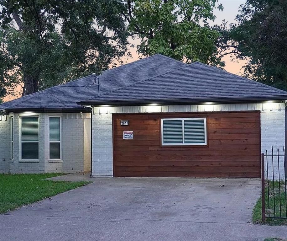Property Photo:  2617 Birmingham Avenue  TX 75215 