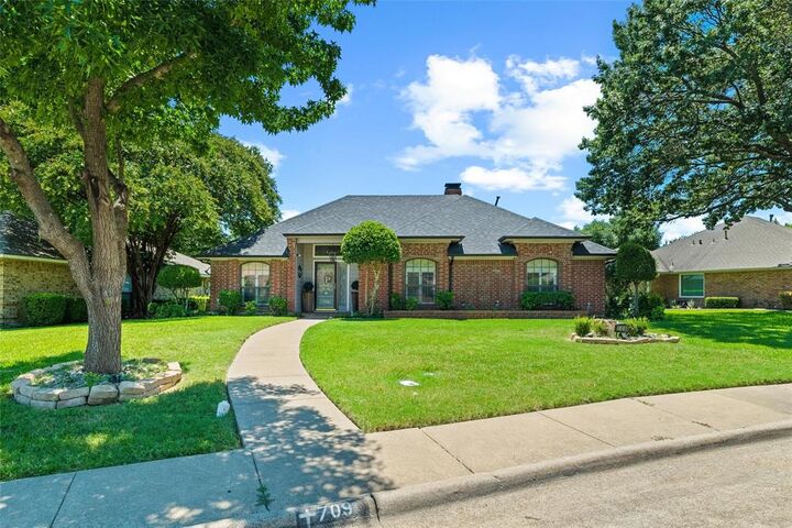 Property Photo:  709 Arbor Creek Drive  TX 75115 