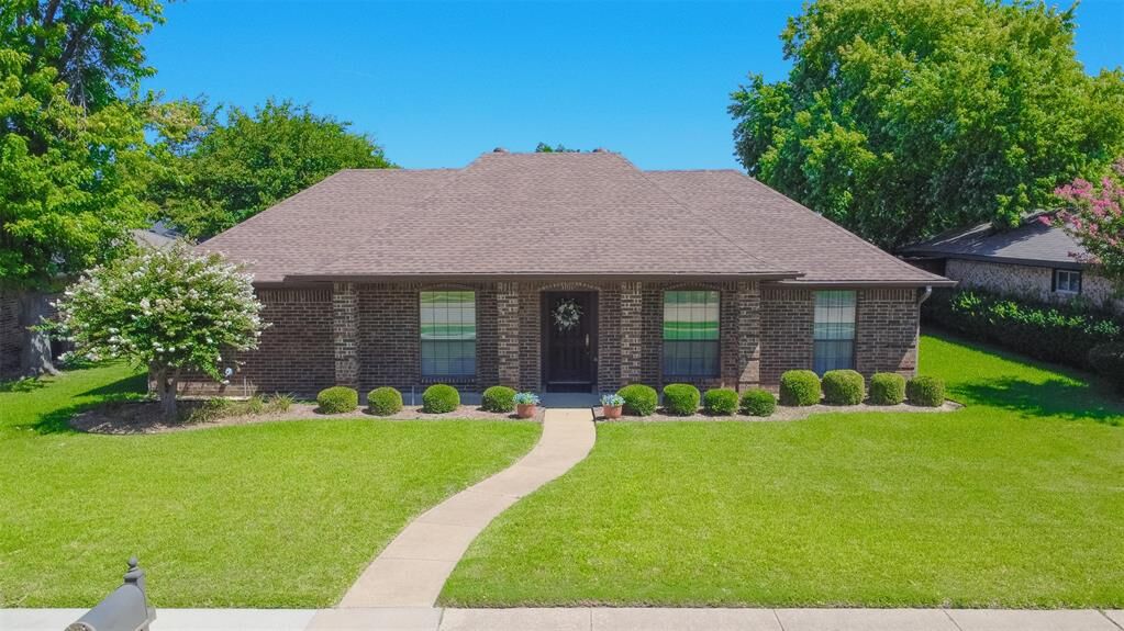 Property Photo:  1009 Bass Drive  TX 75025 
