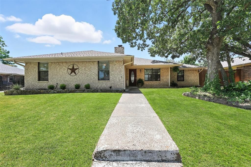 Property Photo: 1504 Riviera Court TX 76012