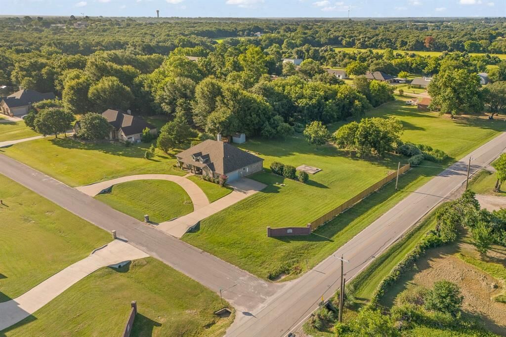 Property Photo:  5100 Willow Chase Drive  TX 76028 