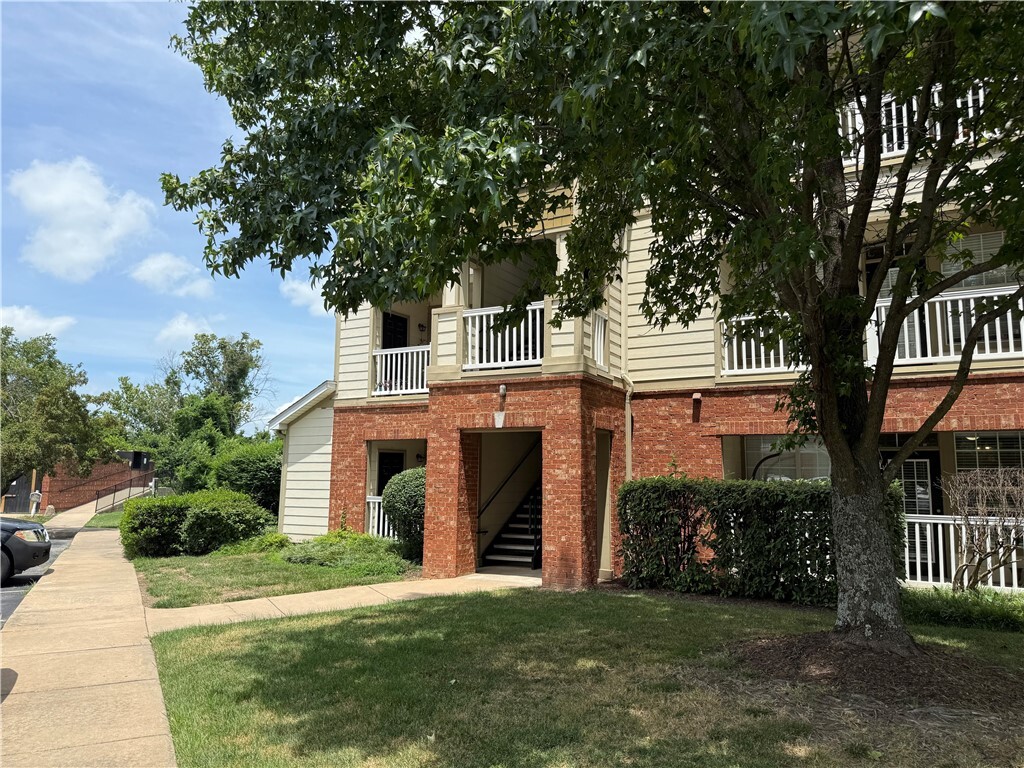 Property Photo: 4254 NE Meadow Creek Circle 202 AR 72703