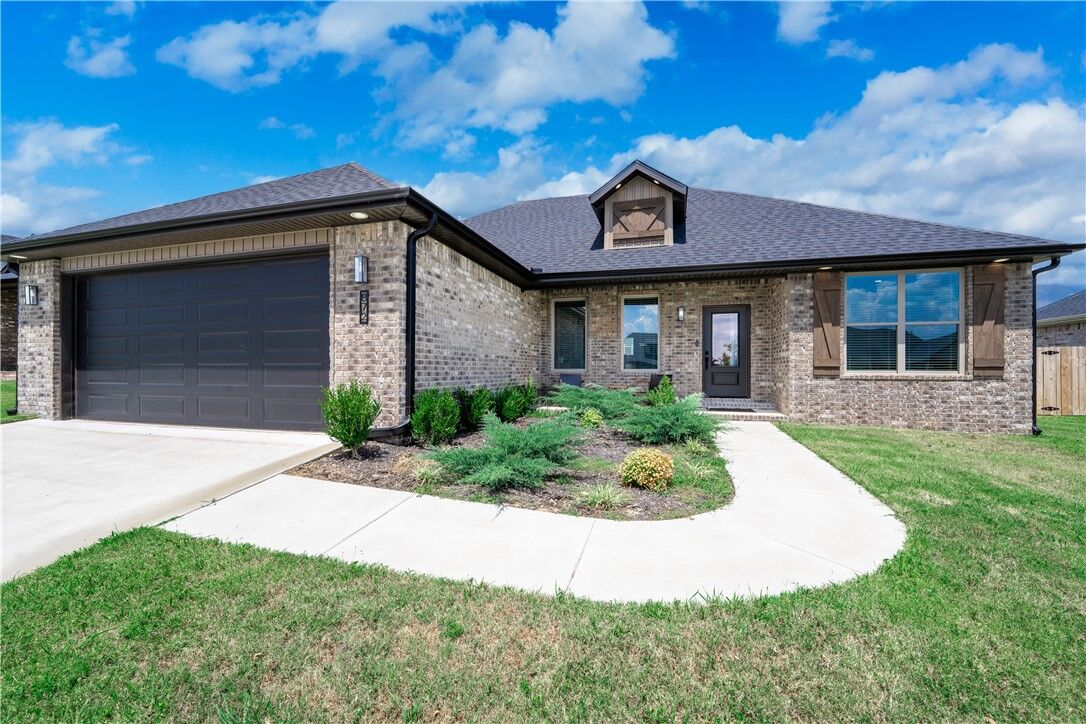 Property Photo: 872 Round Top Street AR 72753