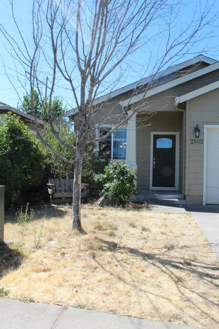 Property Photo:  2502 Agate Meadows Drive  OR 97503 
