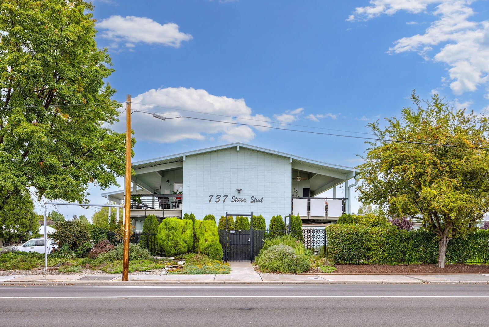 Property Photo: 737 Stevens Street 107 OR 97504