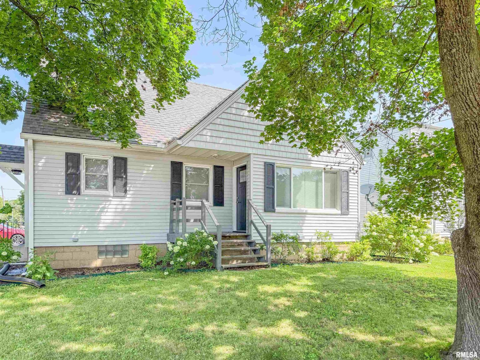 Property Photo:  3215 E Washington Street  IL 61611 