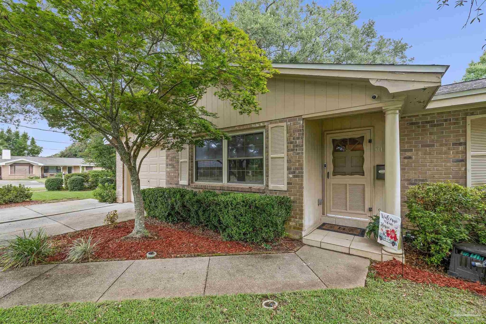 Property Photo: 6170 Arbutus Dr FL 32504