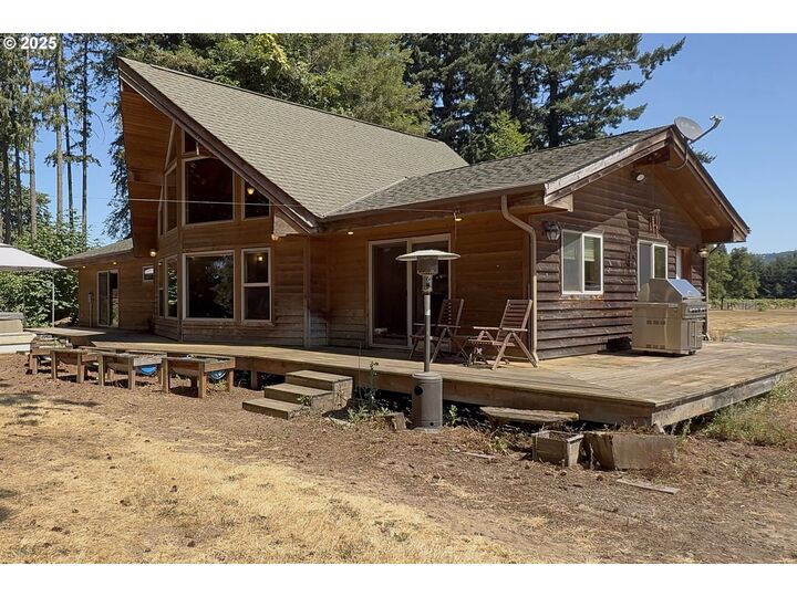 Property Photo: 8325 NE Dog Ridge Rd OR 97132