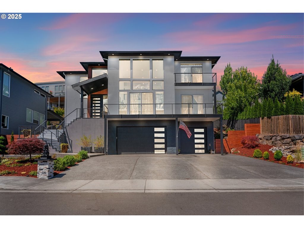 Property Photo:  1345 N R St  WA 98671 