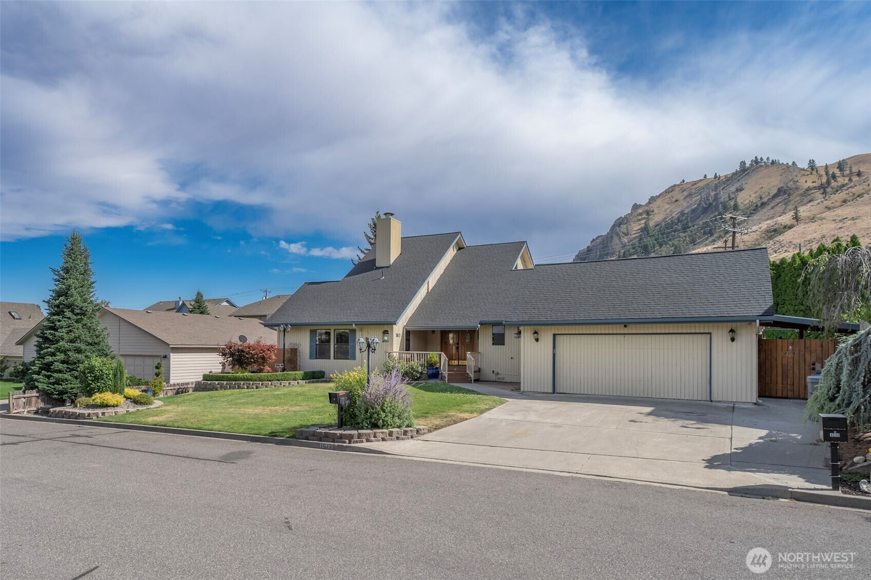Property Photo: 1513 Apollo Place WA 98801