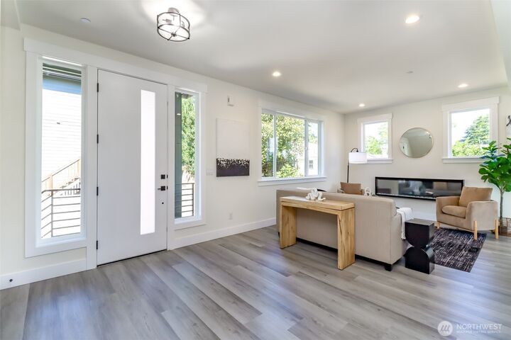 Property Photo: 14036 35th Avenue S WA 98168