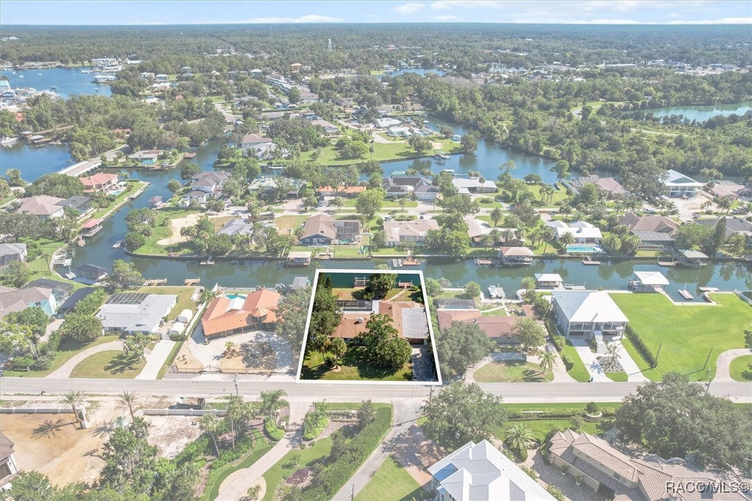 Property Photo: 827 SW Kings Bay Drive FL 34429