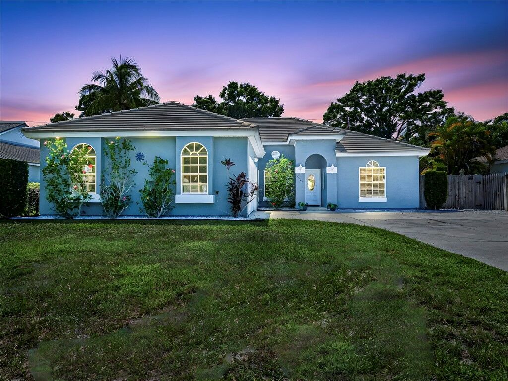 Property Photo:  2565 44th Avenue  FL 32966 