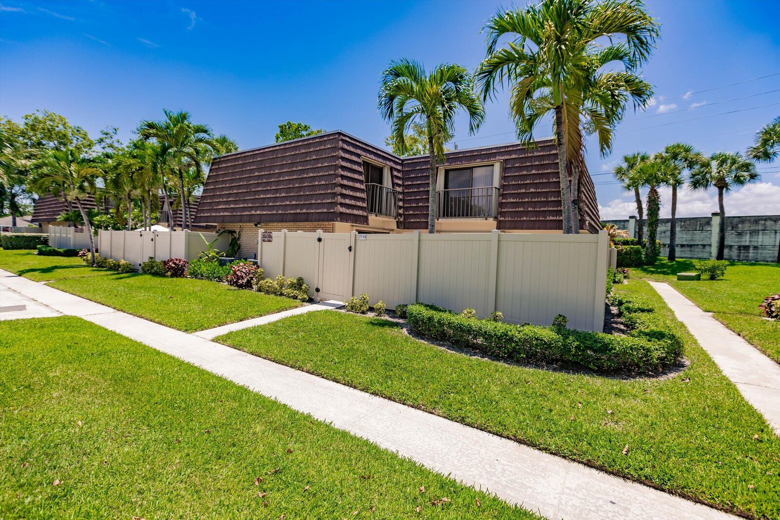 Property Photo:  7719 77th Way  FL 33407 