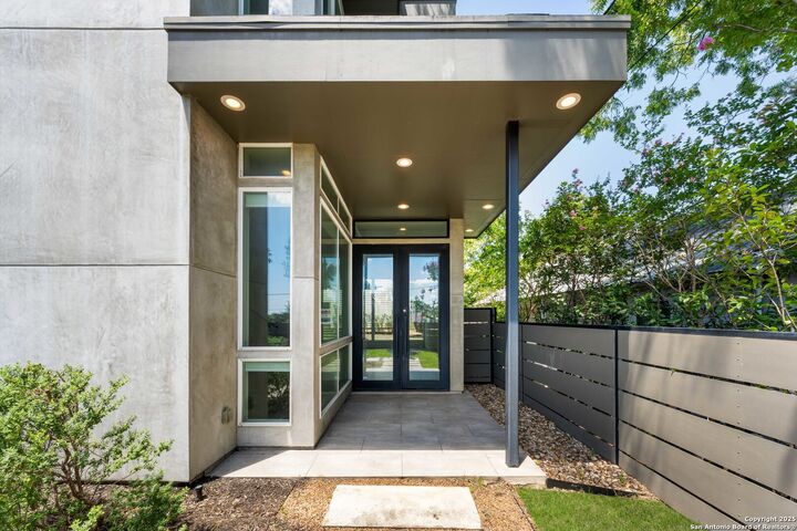 2004 E 8th St  Austin TX 78702 photo