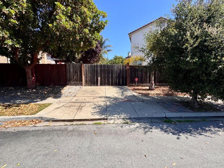 Property Photo:  1 Eliot Circle  CA 93906 