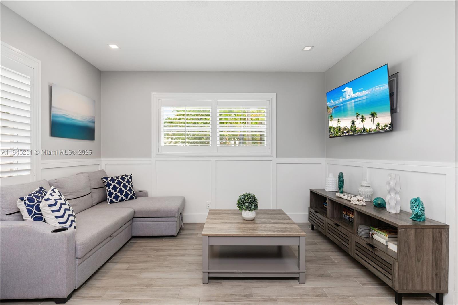 Property Photo: 4561 Poinciana St 4 FL 33308