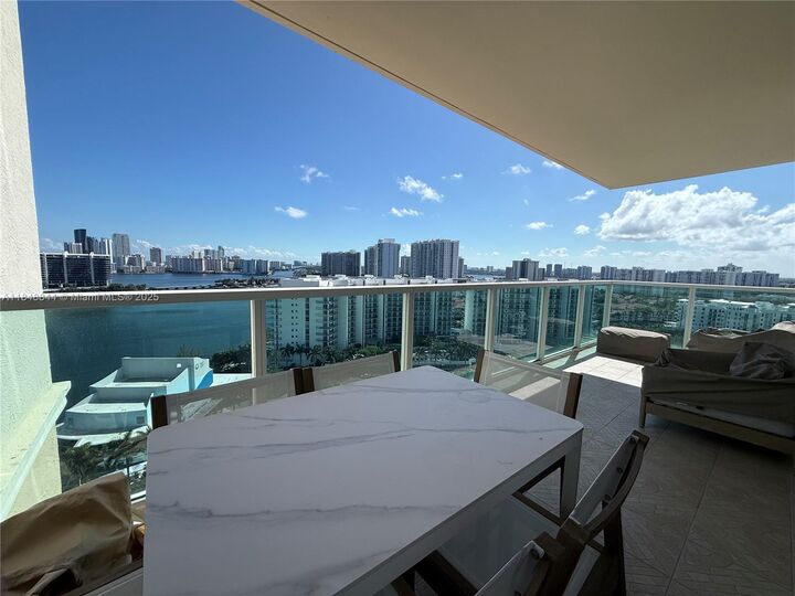 Property Photo: 3330 NE 190th St 1815 FL 33180