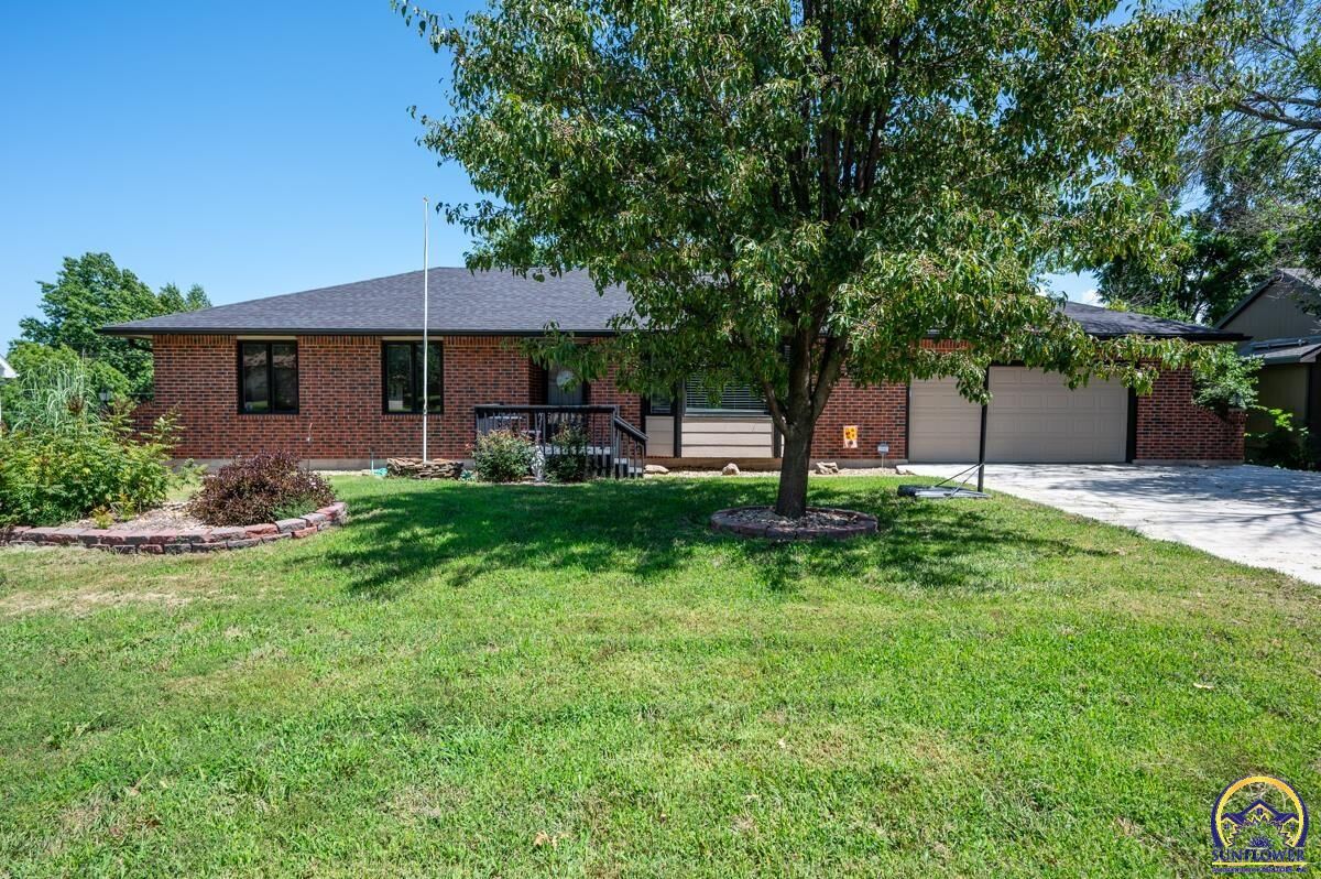 Property Photo: 2206 SE Stinson Dr KS 66542