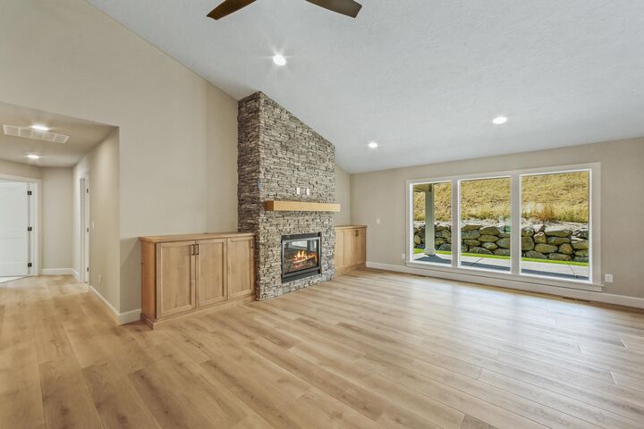 Property Photo: 3938 S Glendora Dr WA 99223