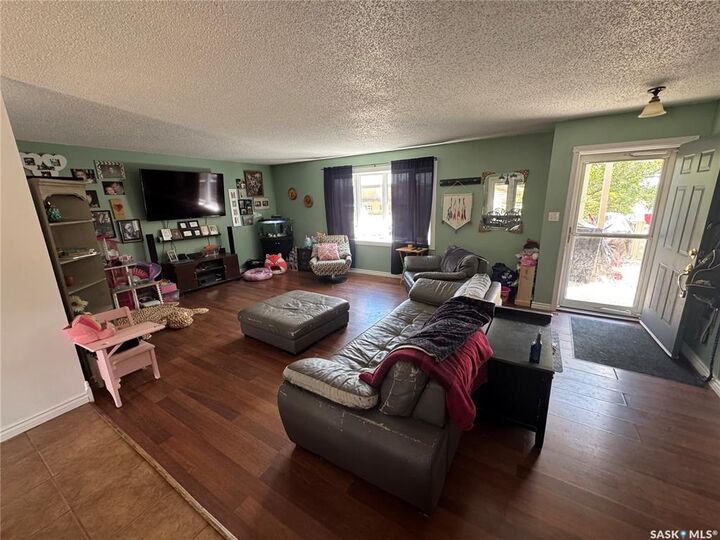 Property Photo:  412 Mountain Street  SK S0G 3V0 